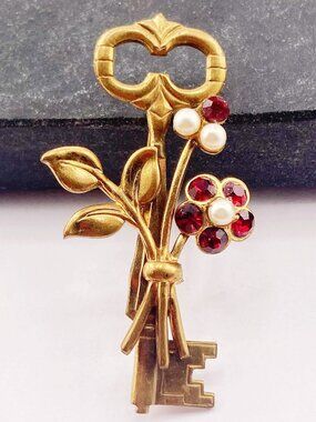 VINTAGE Brass skeleton key brooch w/ ruby red rhinestones and cream faux pearls